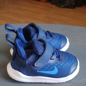 Nike Kids Sneakers in Navy and White